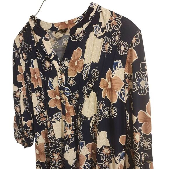 Vera Rose Navy Blue Pleated 3/4 Sleeve Floral Top Size Large NWOT - Picture 6 of 9
